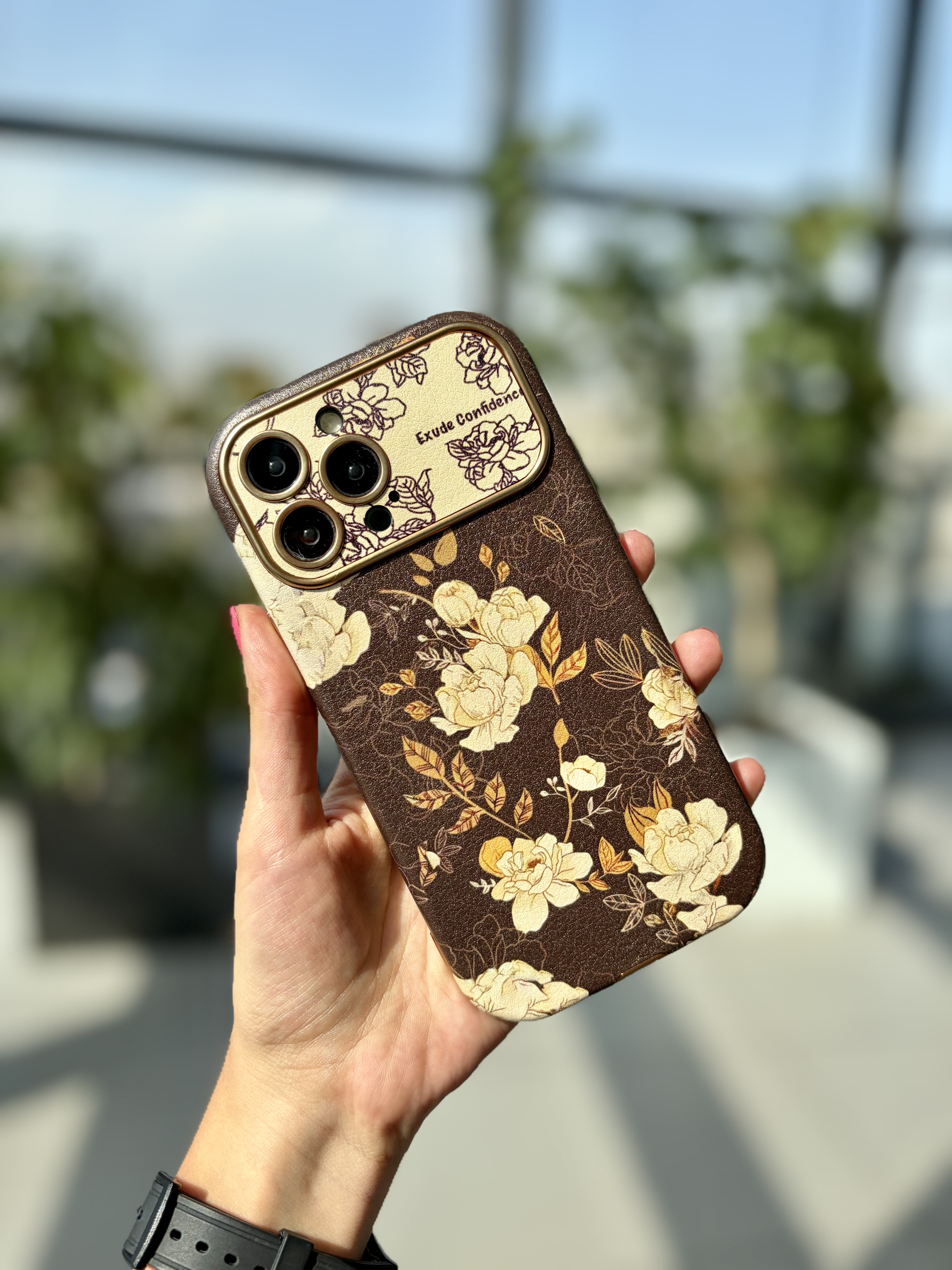 قاب گوشی گلدار کلاسیک آیفون